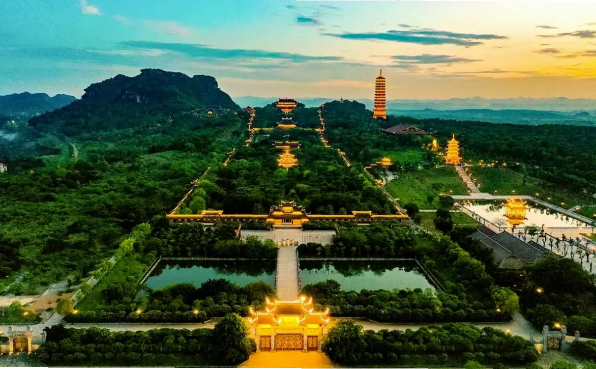 Ảnh Chùa Bái Đính cổ kính, lưu giữ vẻ đẹp lịch sử và văn hóa truyền thống Việt Nam.
