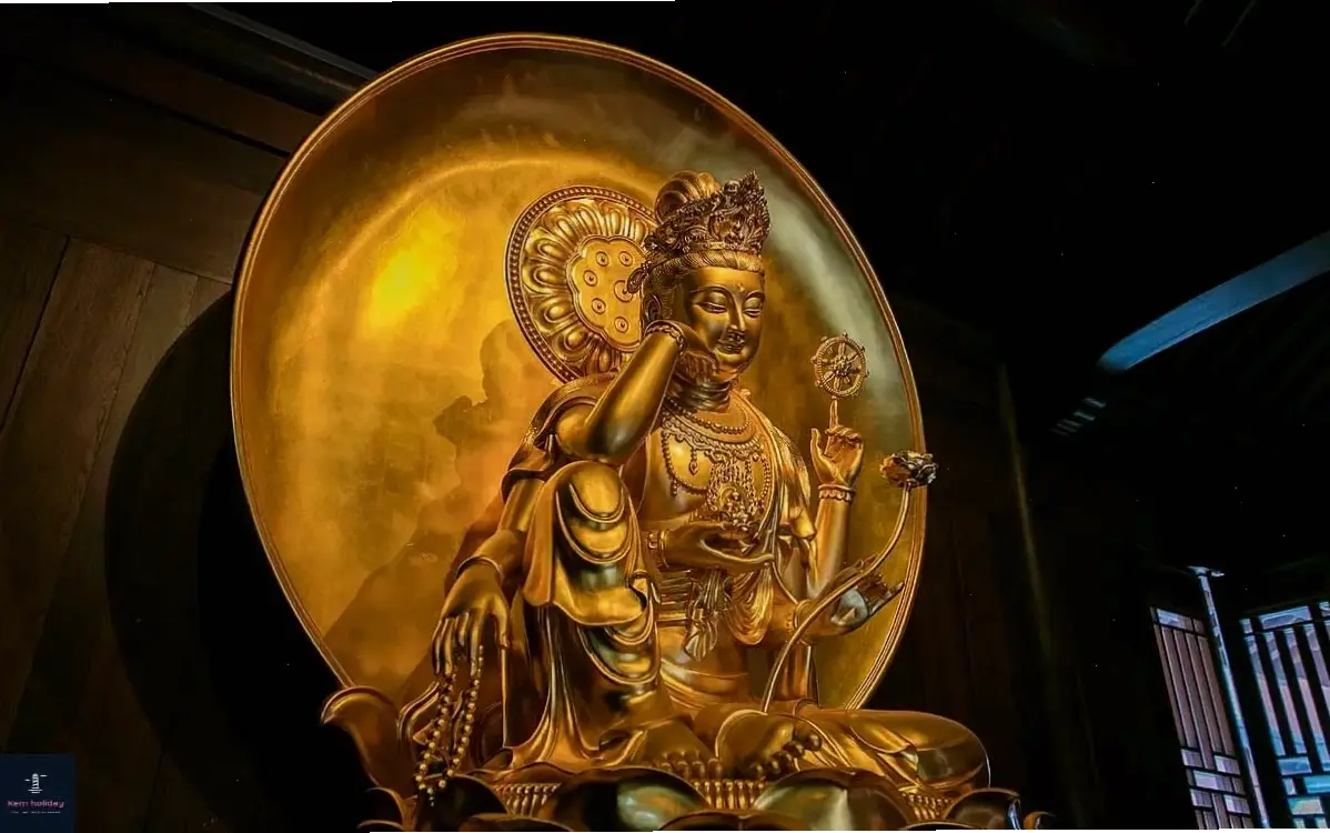 Ảnh Phật ngọc chùa cổ kính, lưu giữ vẻ đẹp thiêng liêng, phù hợp cho việc cầu nguyện và trang trí.