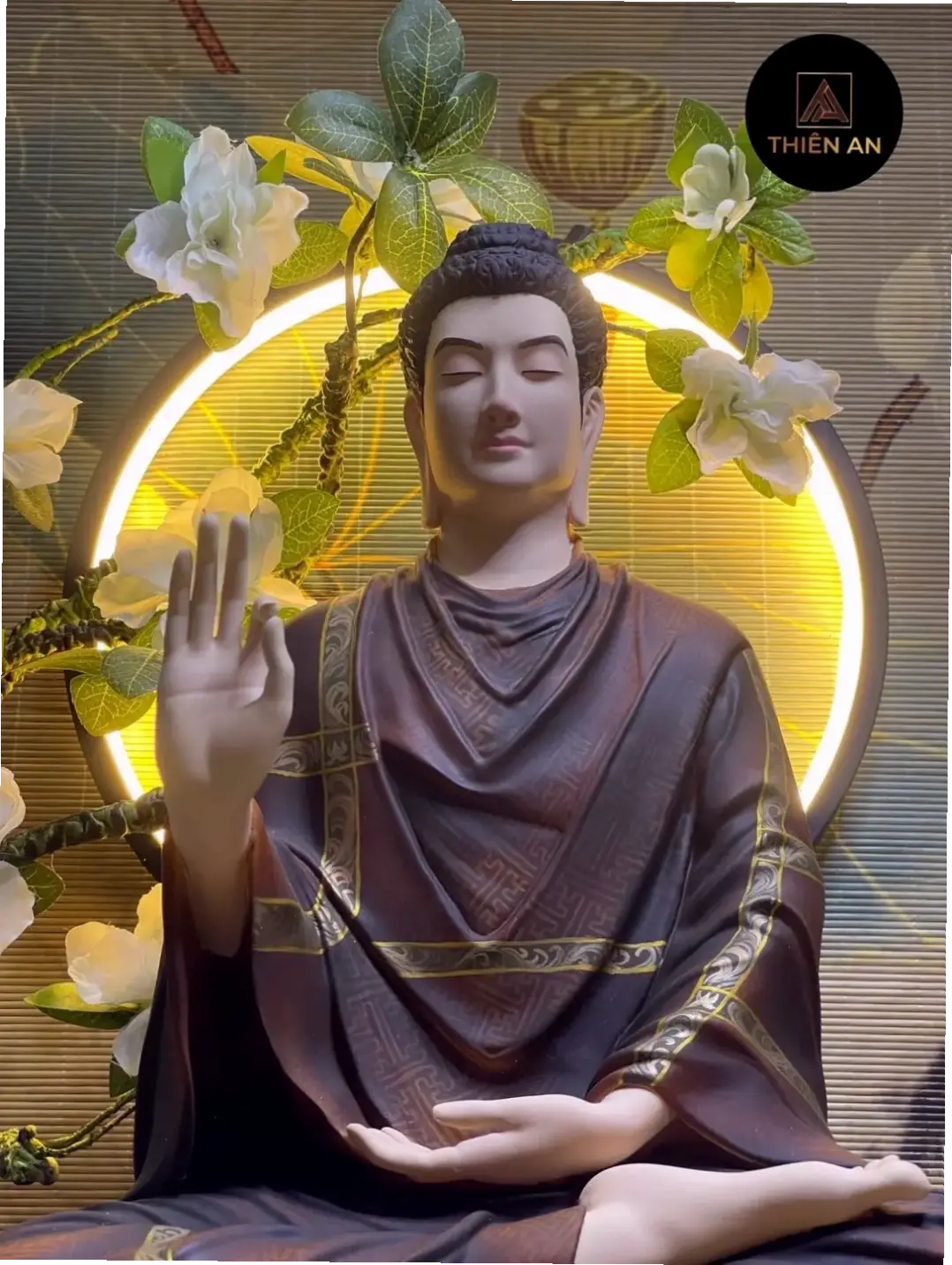 Phật Thích Ca tỏa sáng hào quang, dẫn lối giác ngộ và bình yên, truyền cảm hứng cho tâm hồn.