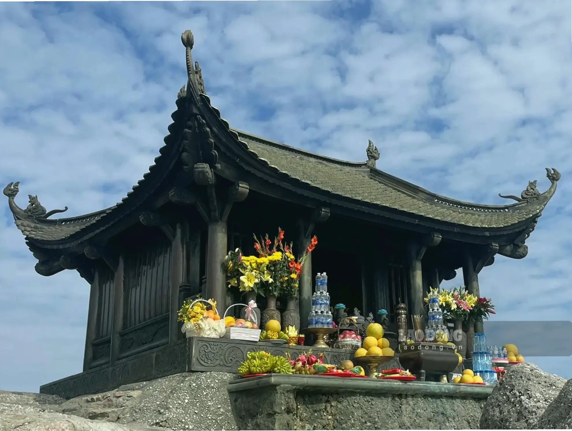 Phong cách tối giản của Chùa Yên Tử mang lại sự thanh tịnh, giúp tâm hồn thư giãn sâu lắng.