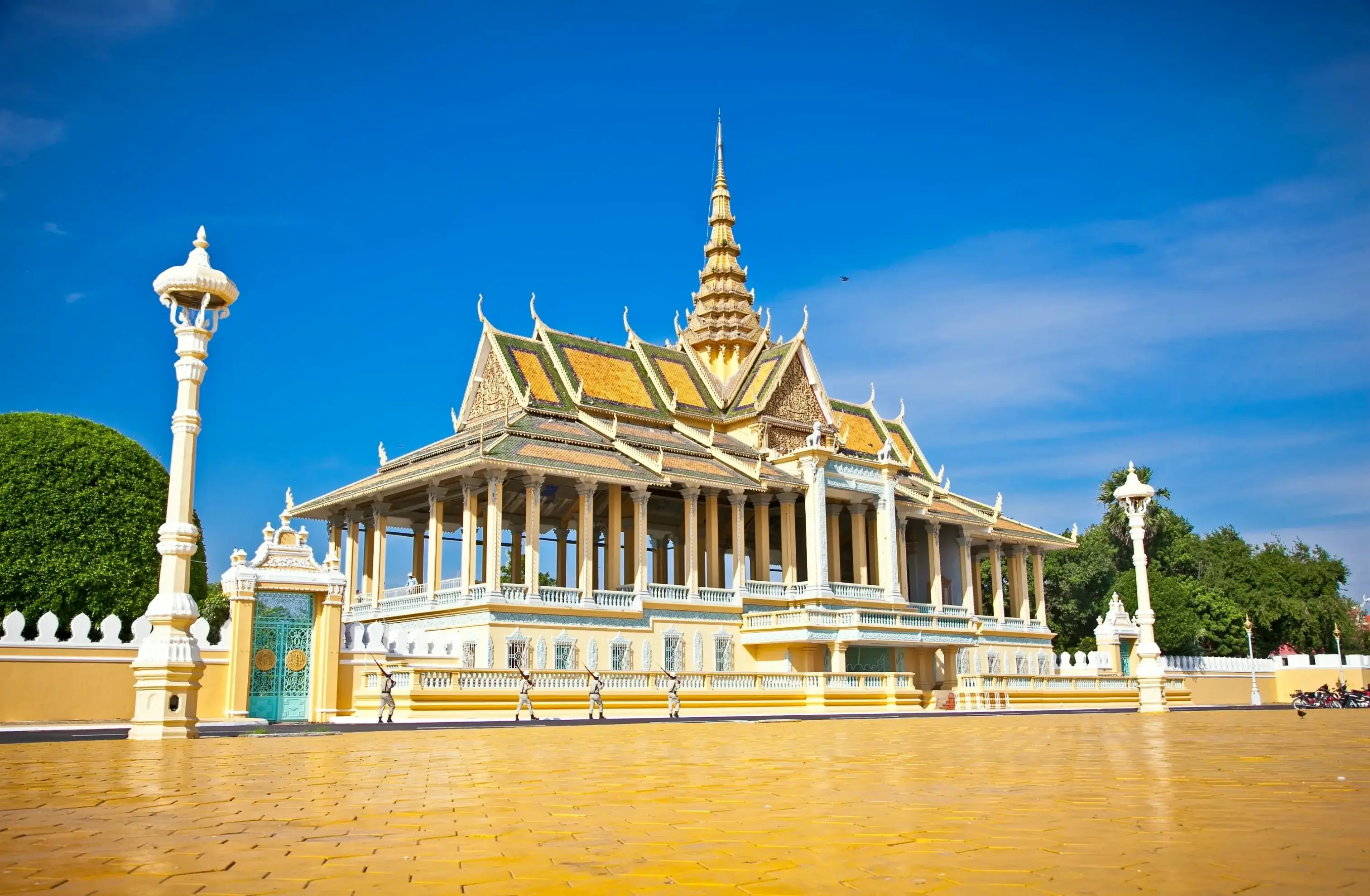 Tìm thấy sự bình an trong vẻ đẹp cổ kính của chùa Campuchia, một nơi trú ẩn tâm hồn lý tưởng.