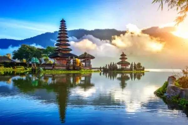 Ảnh chùa cổ Indonesia đưa bạn ngược dòng thời gian, khám phá vẻ đẹp lịch sử và di sản văn hóa quý giá.