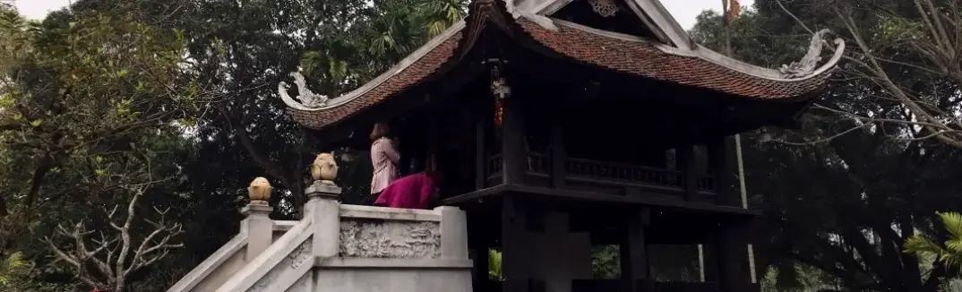 Ảnh chùa cổ kính với kiến trúc độc đáo, phản ánh lịch sử lâu đời và văn hóa Hà Nội.