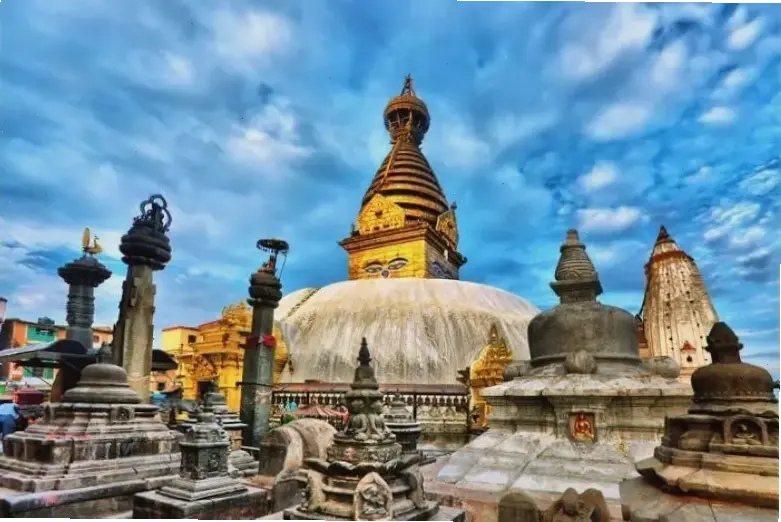 Ảnh chùa Phật Kathmandu: Bức tranh sống động về nơi thờ cúng thiêng liêng và lịch sử.