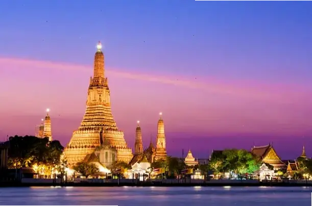 Bangkok về đêm với ánh sáng lấp lánh và cuộc sống sôi động, khám phá sự hấp dẫn chân thực của thành phố không ngủ.