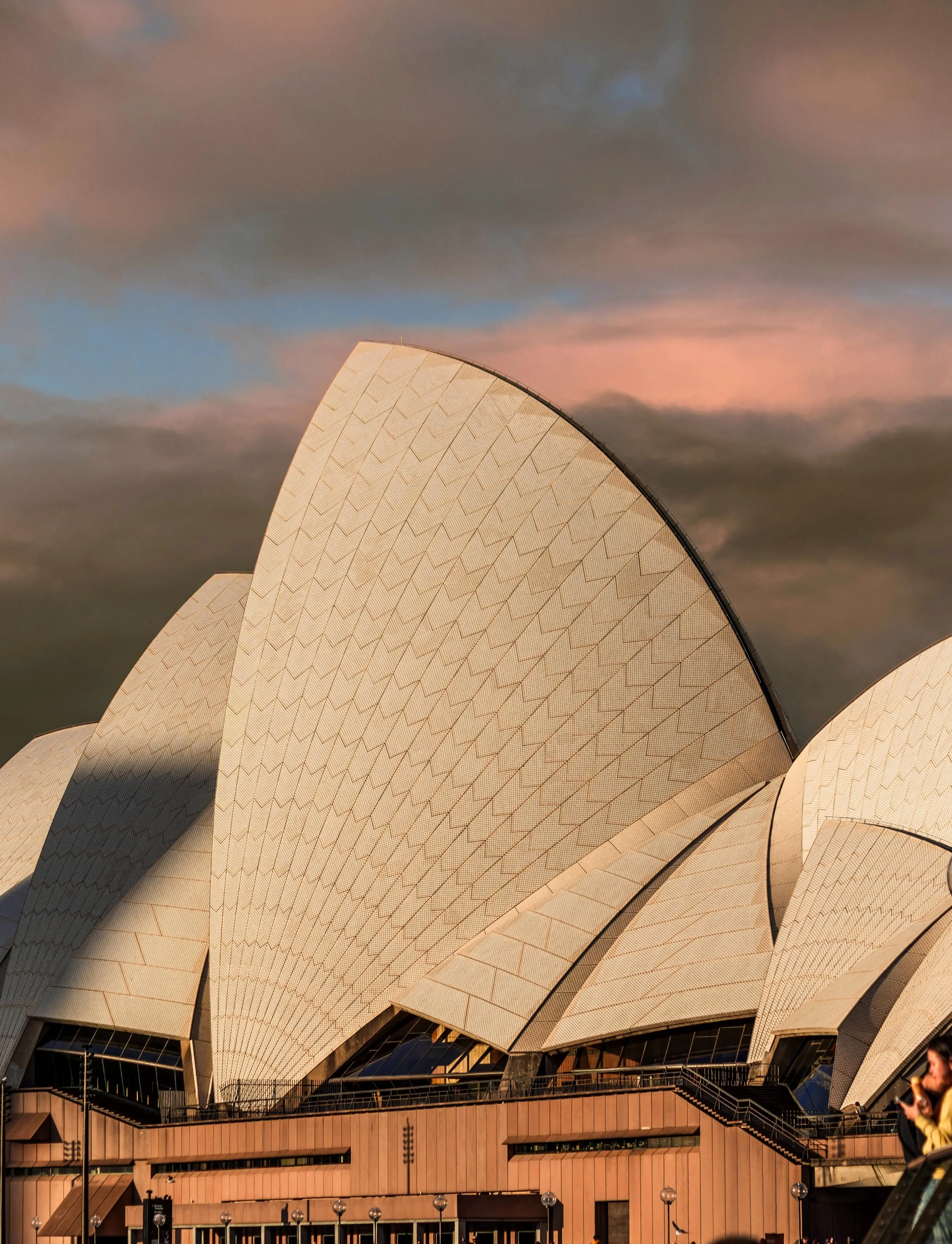 Bình minh Sydney rực rỡ nắng mới, đánh thức năng lượng cho ngày mới đầy hứng khởi.