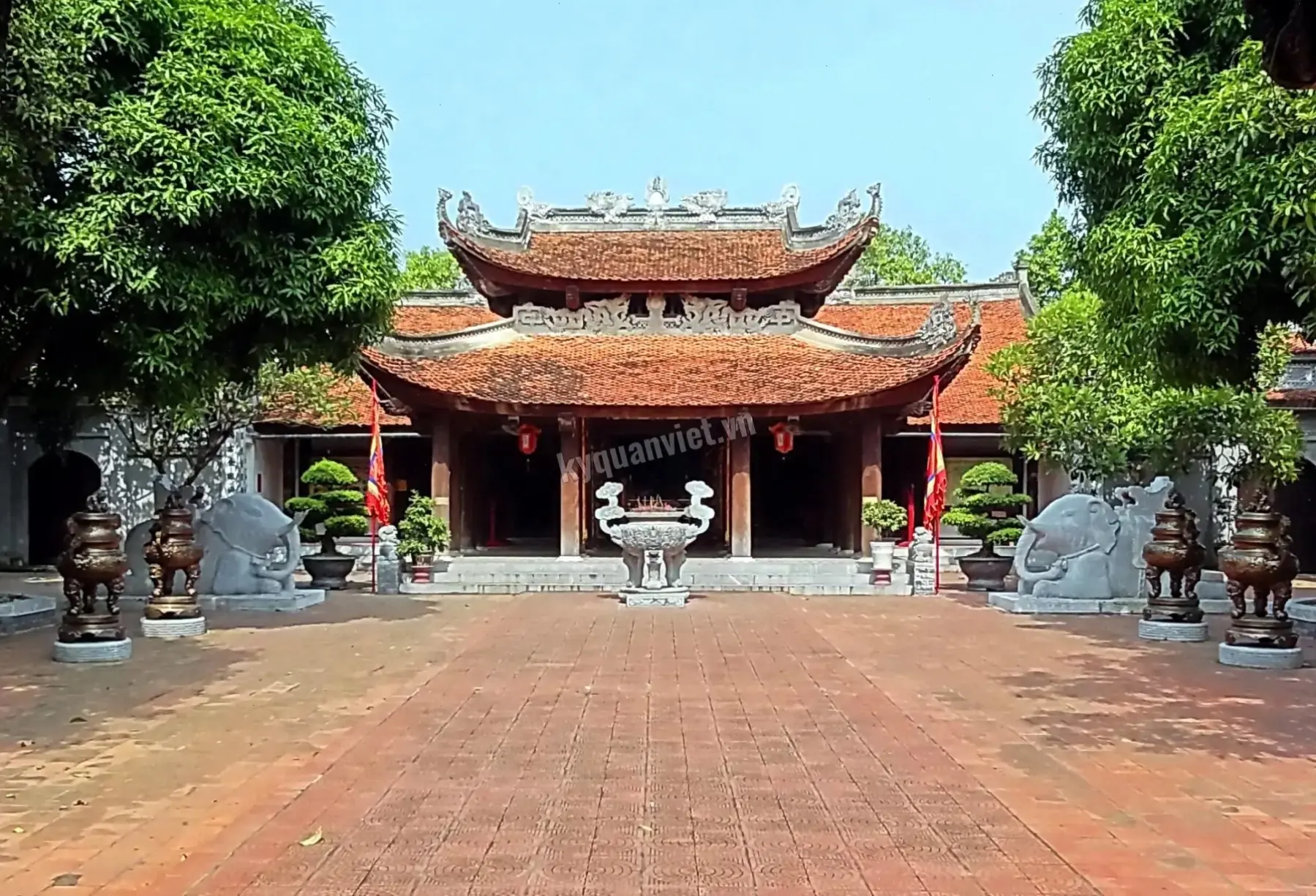 Bộ ảnh chùa Bắc Ninh đẹp mê ly, với Chùa Dâu mang vẻ huyền bí và lịch sử văn hóa Việt Nam.