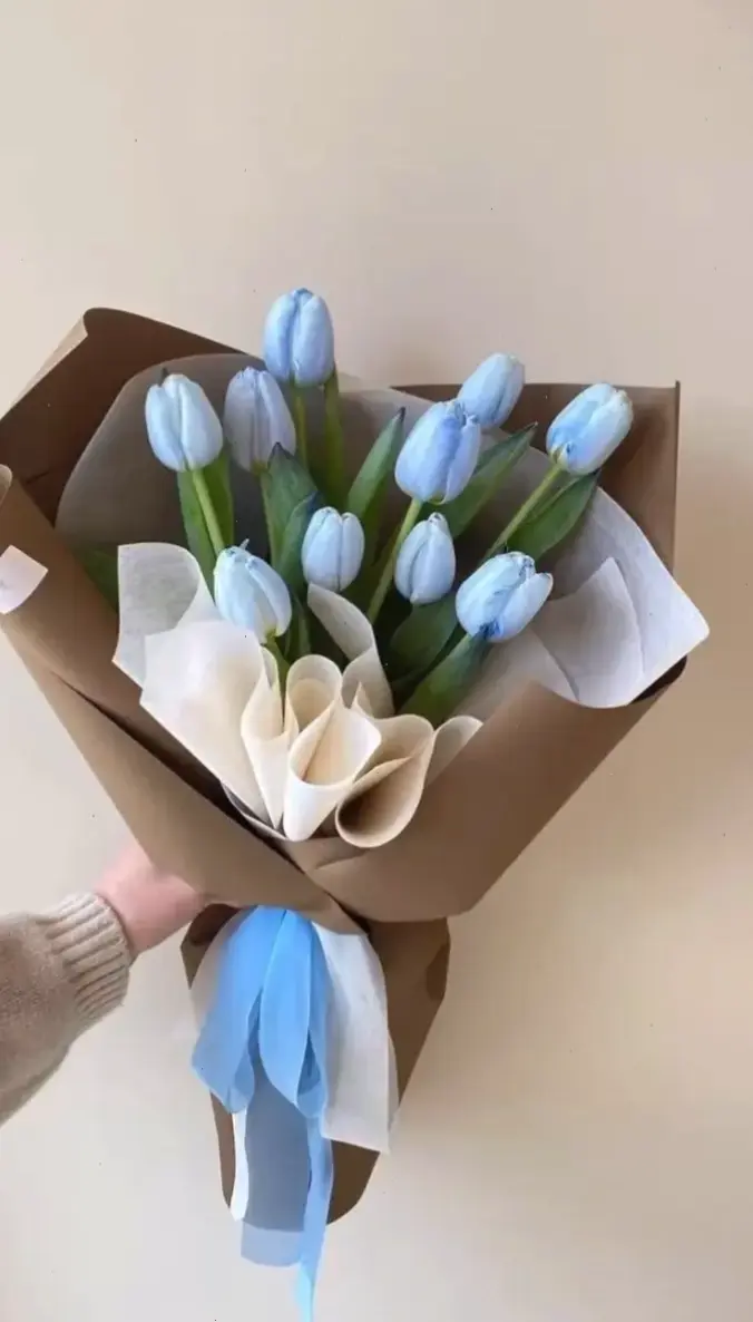 Bó hoa tulip xinh xắn, món quà hoàn hảo mang đến niềm vui và sự ấm áp cho người thân yêu.
