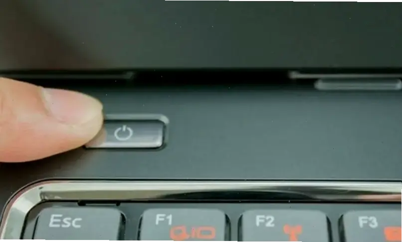 Các Bước Cơ Bản Để Mở Nguồn Laptop