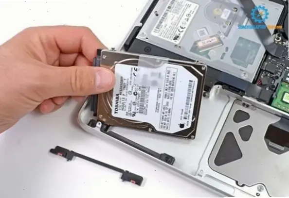 Các Bước Cơ Bản Để Thay Ổ Cứng Laptop Dell