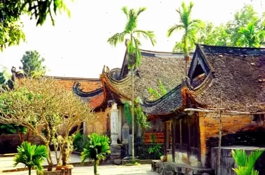 Cảm nhận năng lượng tâm linh mạnh mẽ tại Chùa Vĩnh Nghiêm, nơi bình yên chạm đến trái tim.