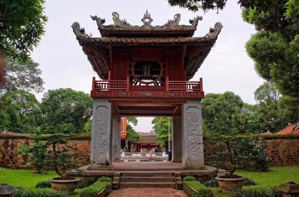 Chùa Hà Nội qua góc nhìn nghệ thuật, kết hợp truyền thống và sáng tạo đầy hấp dẫn.