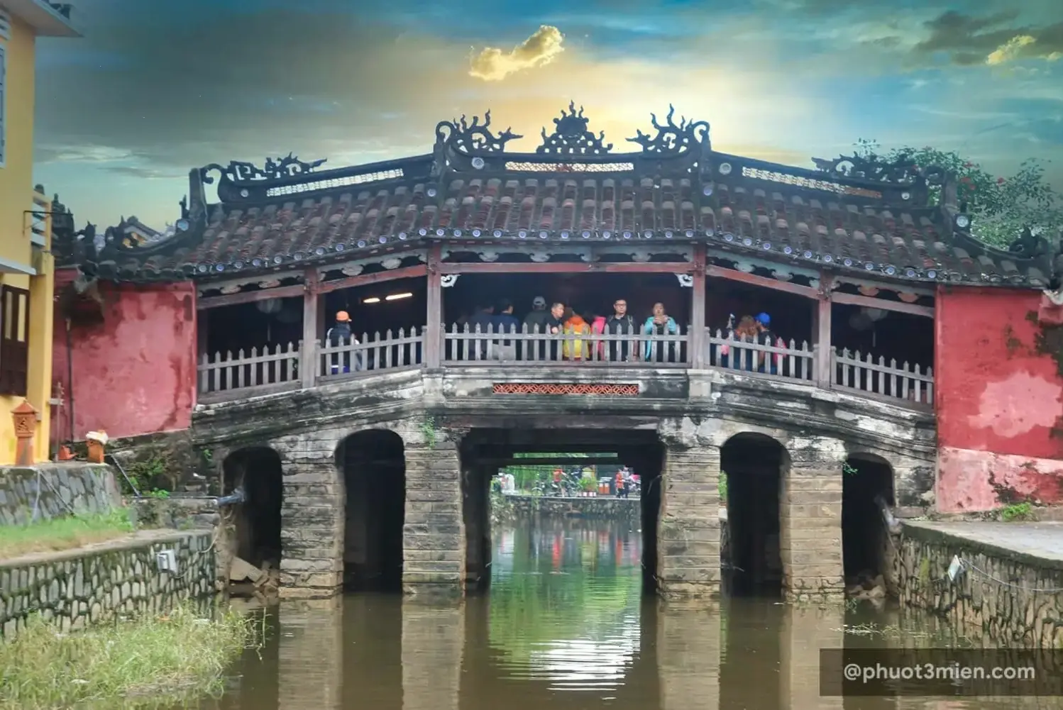 Chùa Hội An qua lăng kính nghệ thuật, kết hợp cổ điển và hiện đại một cách hài hòa tinh tế.