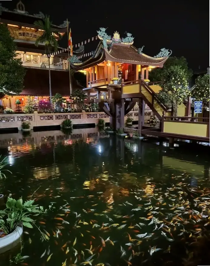 Chùa Việt Nam – Nơi bình an trú ngụ, giúp bạn tìm thấy sự thư giãn và hạnh phúc thực sự.