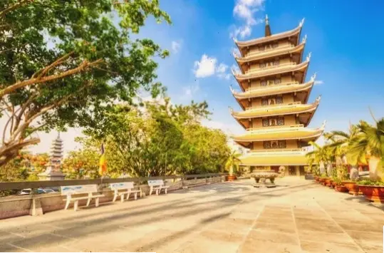 Chùa Vĩnh Nghiêm – Nơi tìm thấy sự bình an giữa nhịp sống hối hả, mang lại sự thư thái tuyệt đối.