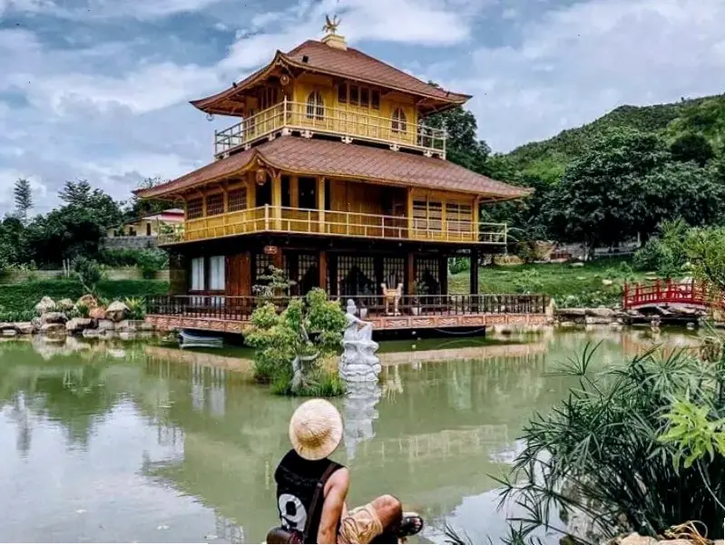 Góc nhìn nghệ thuật độc đáo của Chùa Nha Trang, truyền tải vẻ đẹp tâm linh qua từng chi tiết tinh tế.