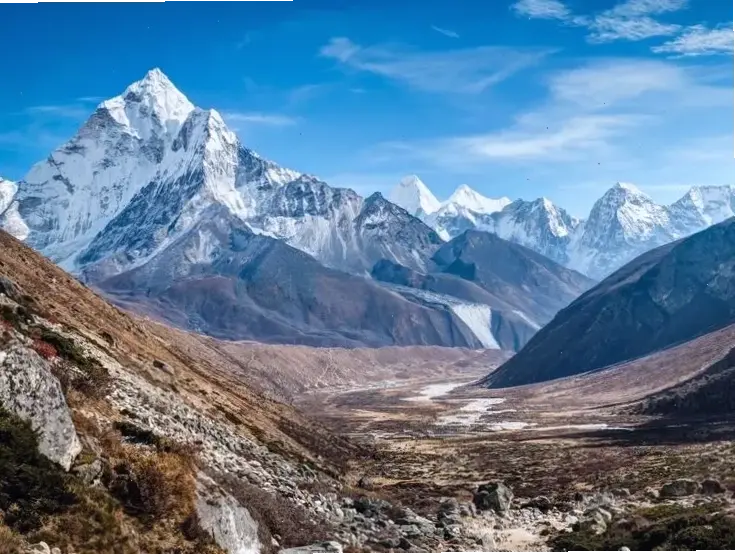 Himalaya về đêm yên bình với bầu trời sao lấp lánh, mang đến sự tĩnh lặng và thư giãn tuyệt đối.