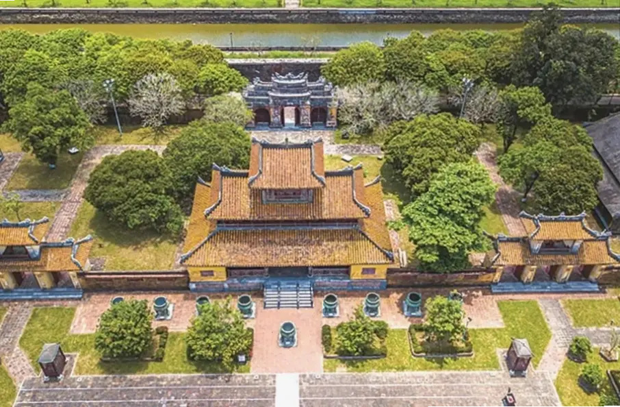 Hình ảnh chùa cổ kính tại Sài Gòn, với Chùa Vĩnh Nghiêm là biểu tượng hòa quyện lịch sử và văn hóa.
