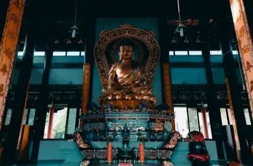 Hình ảnh chùa cổ Việt Nam lưu giữ bản sắc văn hóa, mang vẻ đẹp tâm linh sâu lắng.
