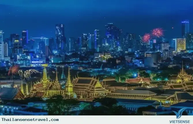 Hình nền Bangkok hiện đại phản ánh sự phát triển nhanh chóng, với thiết kế tinh tế và màu sắc sống động, nâng tầm màn hình của bạn.