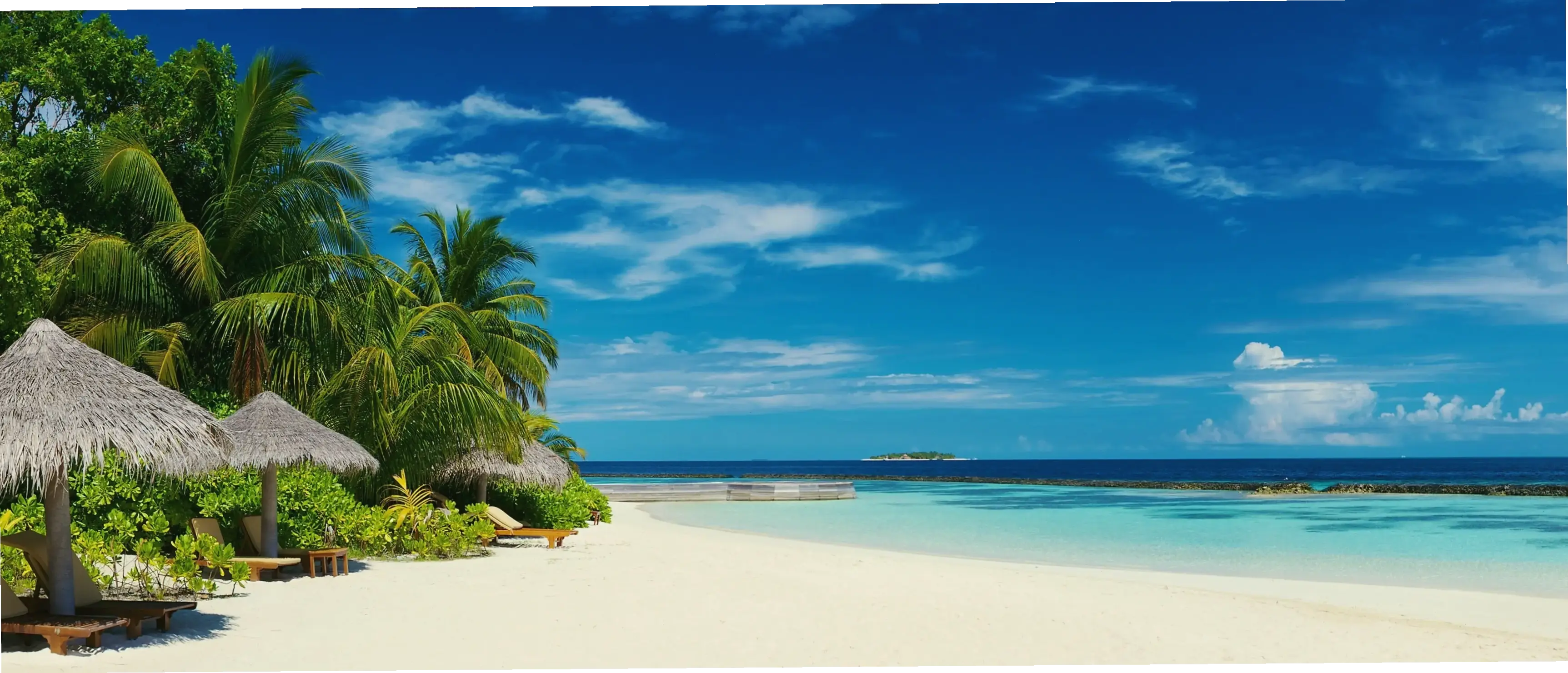 Hình nền biển xanh Maldives tươi mát, mang hơi thở đại dương vào màn hình của bạn.