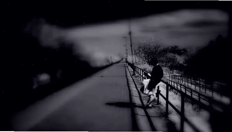 Hình nền đen trắng anime đầy kịch tính, biến màn hình thành thế giới anime độc đáo và cuốn hút.