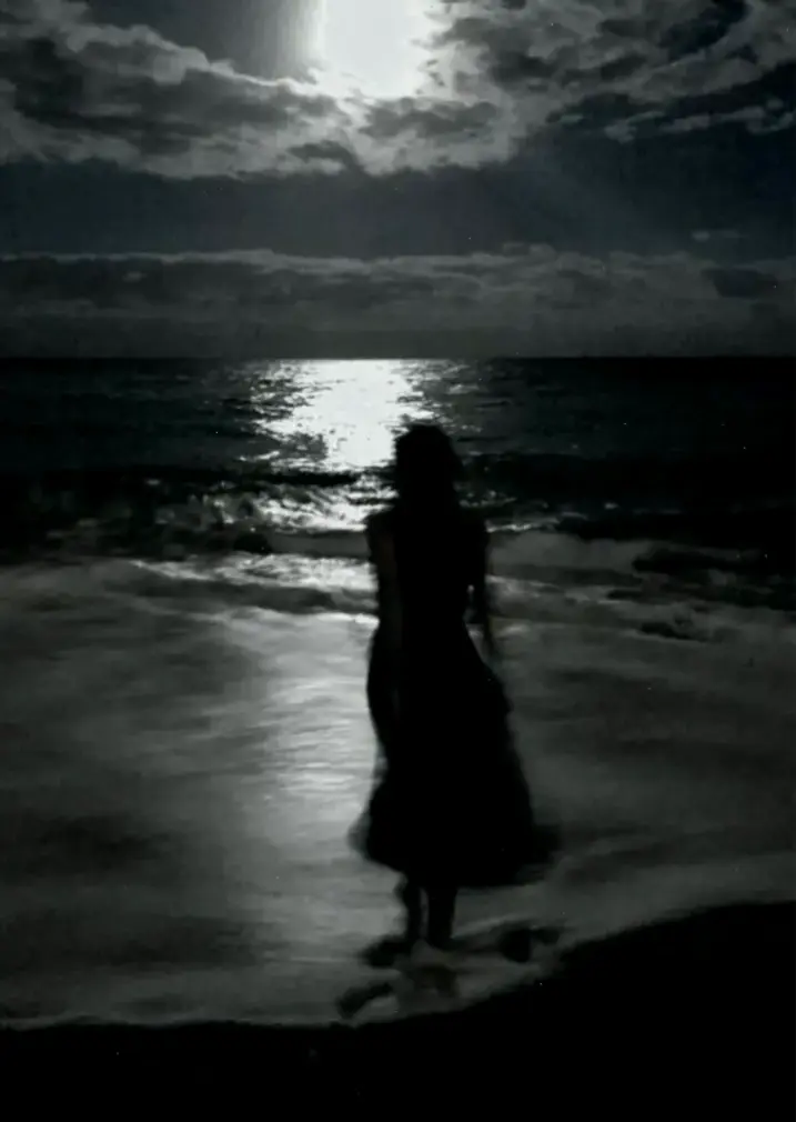 Hình nền đen trắng đẹp với thiết kế tinh tế, biến màn hình của bạn thành tác phẩm nghệ thuật hoàn hảo.