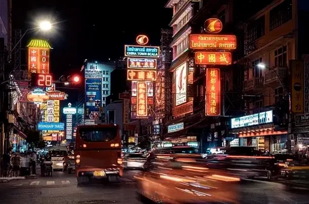 Hình nền đô thị Bangkok hiện đại, kết hợp kiến trúc sôi động và nhịp sống nhanh, mang đến sự năng lượng cho thiết bị của bạn.