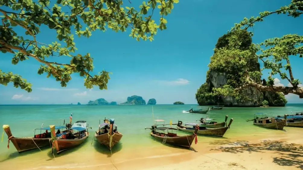 Hình nền phong cảnh biển hùng vĩ, từ bãi cát đến chân trời, làm màn hình trở nên hấp dẫn hơn.