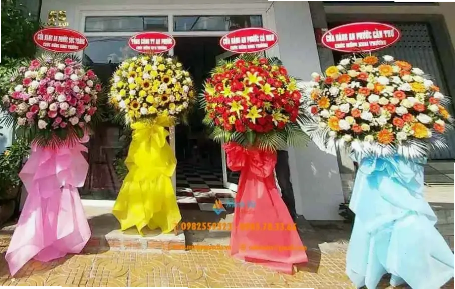 Hoa hồng đỏ thắm chúc mừng khai trương, mang lại may mắn và thành công cho doanh nghiệp mới.