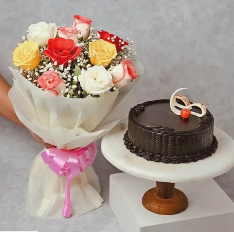 Hoa hồng dùng trang trí, biến tiệc sinh nhật thành không gian rực rỡ và đầy màu sắc.