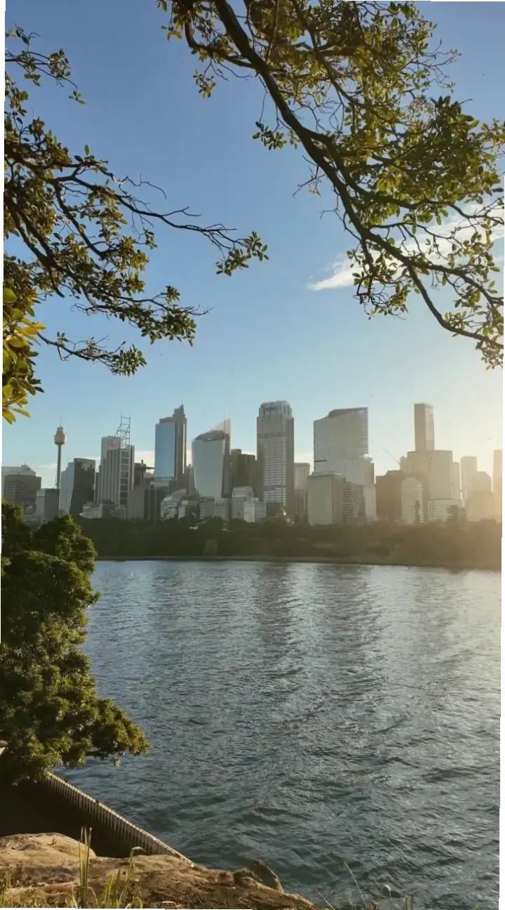 Hoàng hôn Sydney thơ mộng với bầu trời chuyển màu, khoảnh khắc lãng mạn nhất của thành phố.
