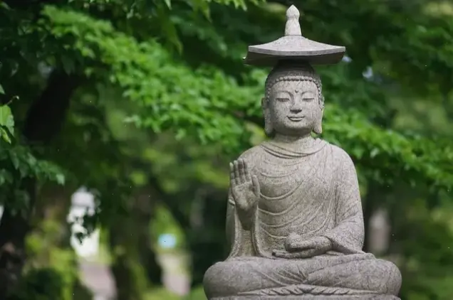 Khám phá chiều sâu tâm linh qua bài giảng Phật, mở ra cánh cửa giác ngộ và nội tâm.