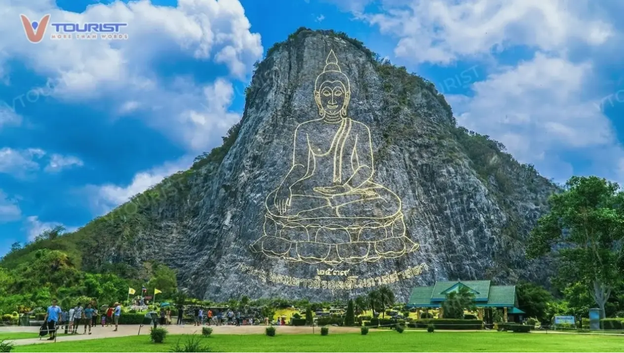Khám phá sức mạnh tâm linh từ Tượng Phật vàng, hướng dẫn bạn đến sự giác ngộ và bình yên nội tại.