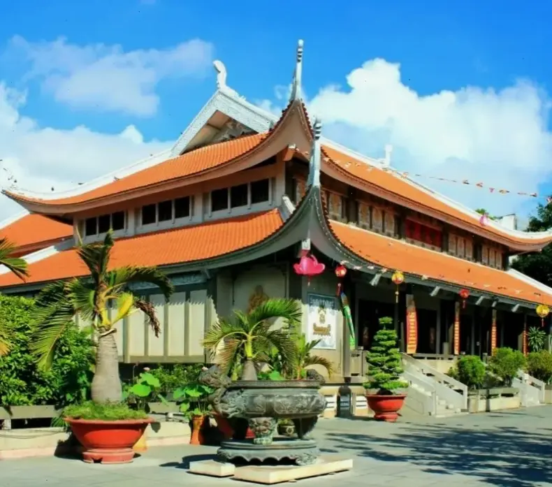 Khám phá vẻ đẹp chi tiết của Chùa Vĩnh Nghiêm qua ảnh 4K sắc nét, mang đến trải nghiệm chân thực và sống động.