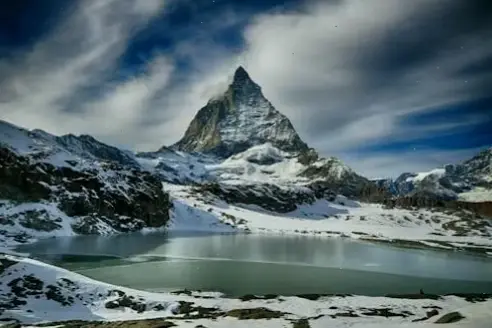 Khám phá vẻ đẹp hùng vĩ của Matterhorn qua ảnh 4K sắc nét, mang thiên nhiên Alps vào màn hình của bạn.