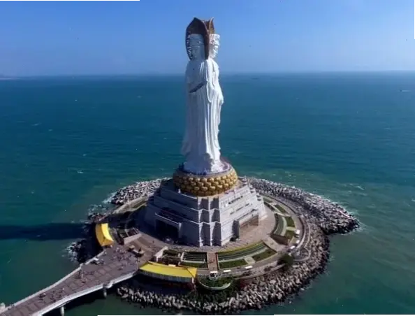 Khám phá vẻ đẹp hùng vĩ của Quan Âm trên núi 4K, mang lại sự thanh tịnh và bình an sâu lắng cho tâm hồn.