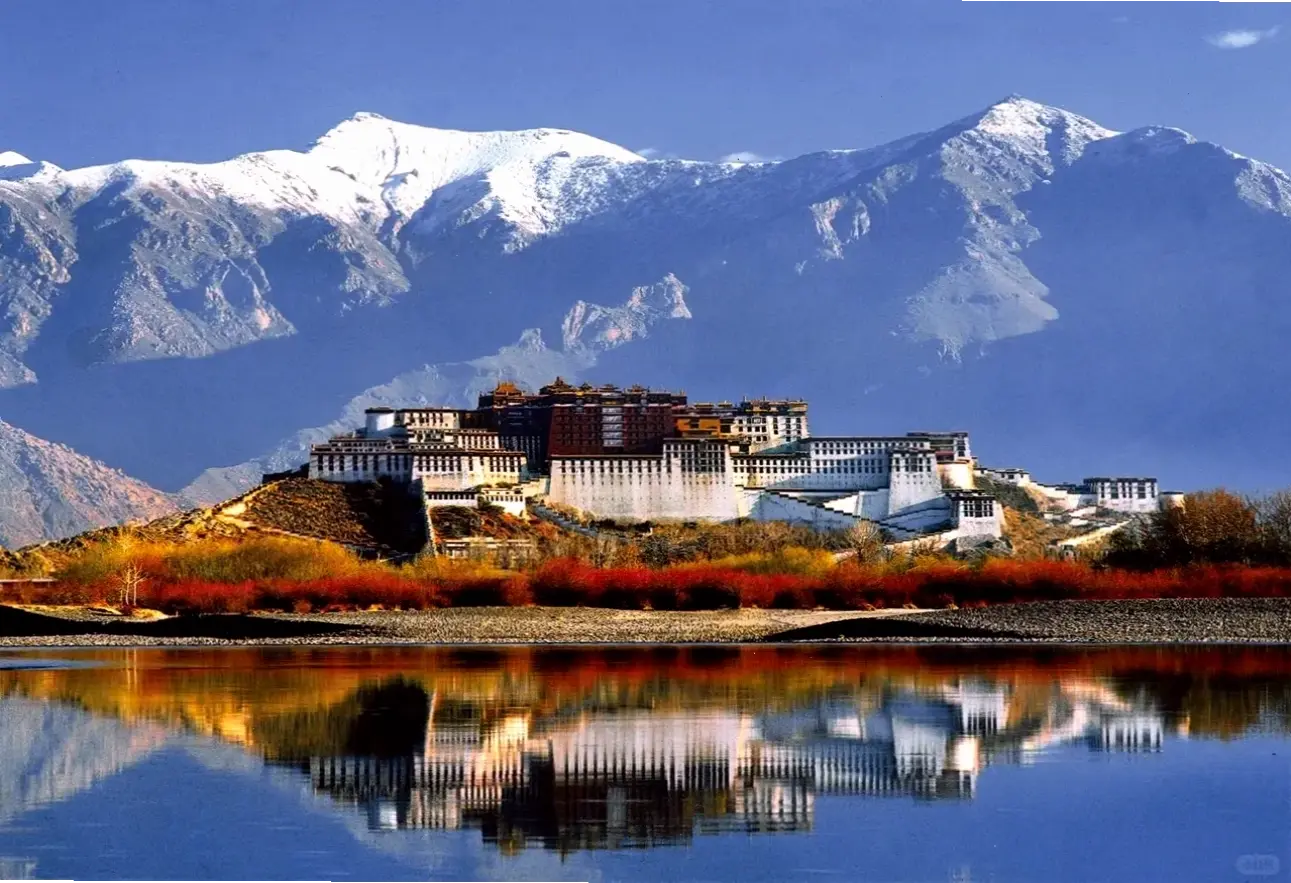 Khám phá vẻ đẹp huyền bí của Phật giáo Lhasa qua hình ảnh 4K sống động, mang đến sự bình yên và chiêm nghiệm sâu sắc.