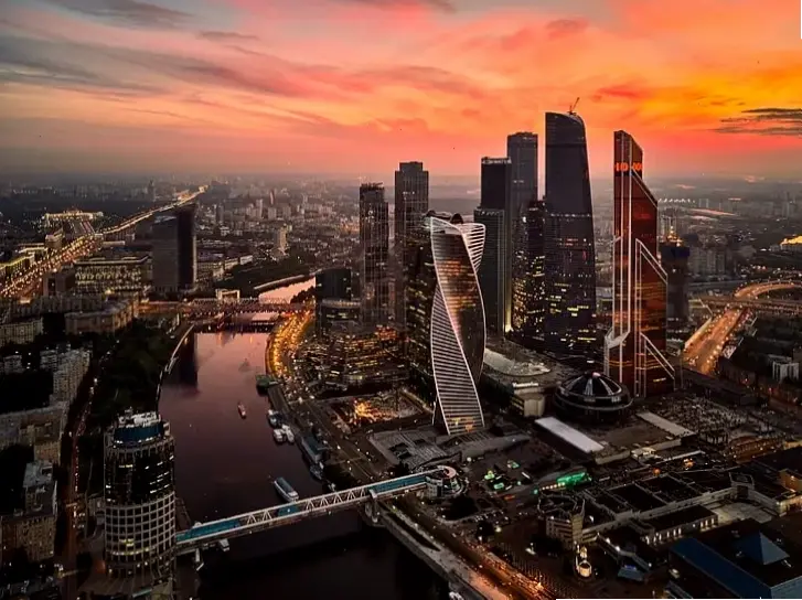 Moscow tối giản với thiết kế tinh tế và đơn giản, mang đến hình nền thanh lịch, hiện đại cho thiết bị của bạn.