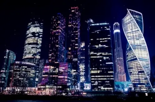 Moscow về đêm đầy màu sắc và ánh sáng huyền bí, biến hình nền của bạn thành bức tranh sống động của thành phố đêm.