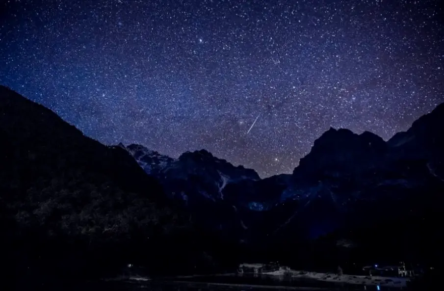 Mưa sao băng Geminid qua ống kính NASA, tiết lộ những hình ảnh chi tiết và hấp dẫn về hiện tượng vũ trụ ngoạn mục.