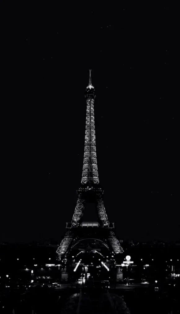 Nền đen 4K đơn giản mạnh mẽ, lý tưởng cho mọi thiết bị, giúp màn hình trở nên thanh lịch và hiệu suất cao!