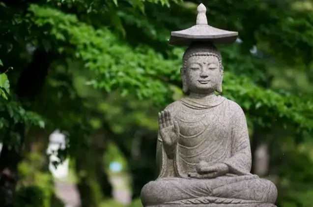 Ngắm tượng Phật Mông Cổ hùng vĩ, biểu tượng từ bi và sức mạnh tinh thần, khơi dậy sự giác ngộ sâu sắc.