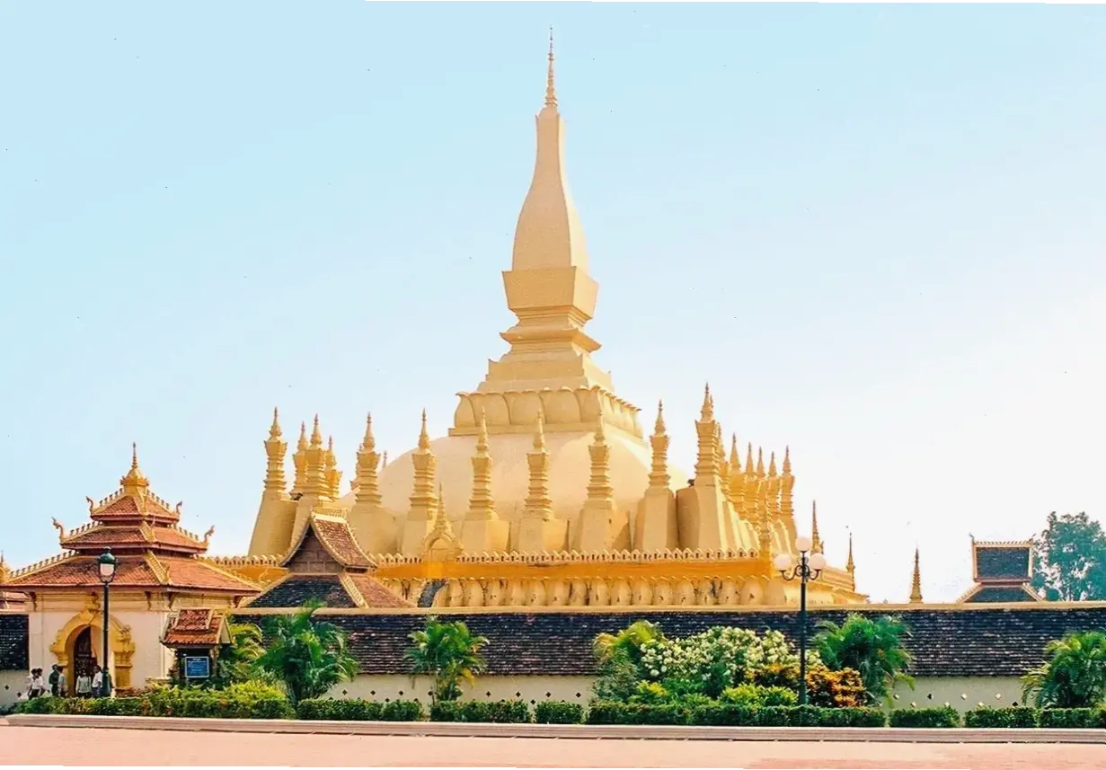 Nghệ thuật tinh xảo trong kiến trúc chùa Lào, kết hợp hài hòa giữa truyền thống và vẻ đẹp thẩm mỹ, cuốn hút mọi giác quan.