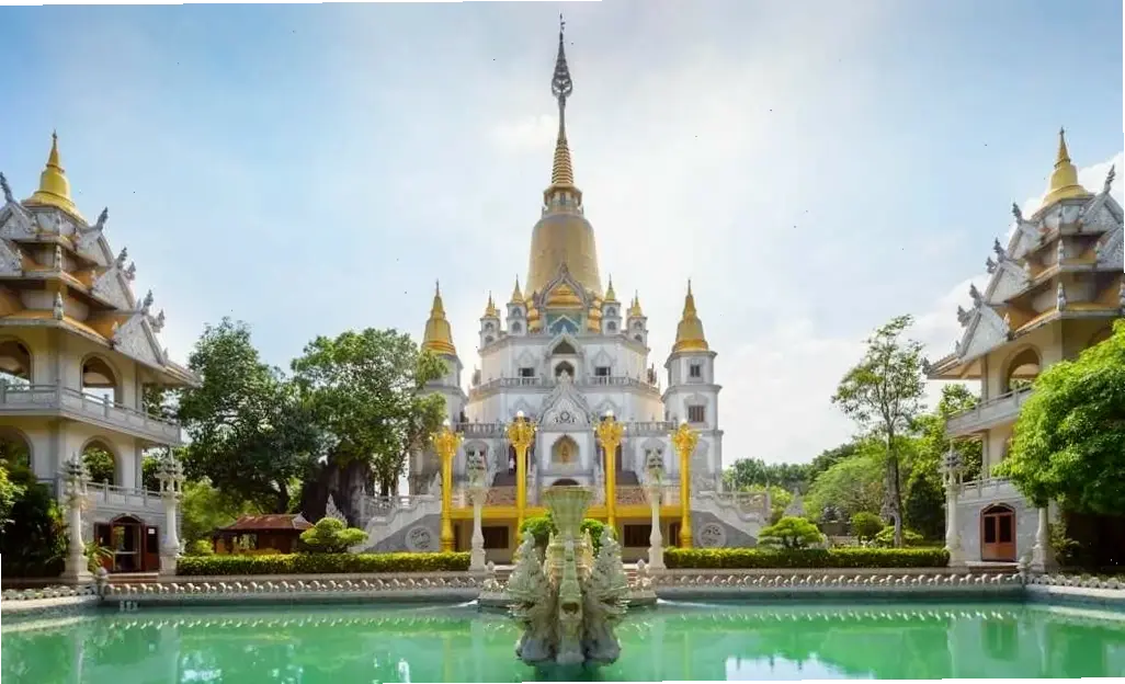 Phật Bagan ánh sáng lung linh, chiếu rọi con đường dẫn đến sự thanh tịnh và bình an nội tâm.