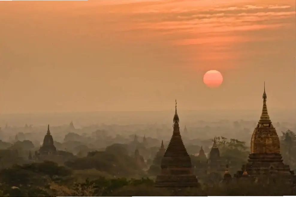 Phật Bagan nghệ thuật kết hợp truyền thống và sáng tạo, mang lại cảm giác thư thái sâu lắng.