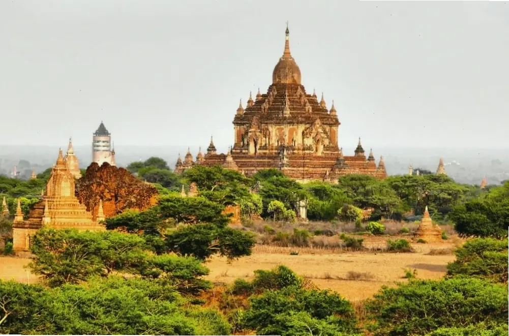 Phật Bagan thiền dẫn dắt hành trình nội tâm, đạt đến sự an lạc và minh triết sâu sắc.
