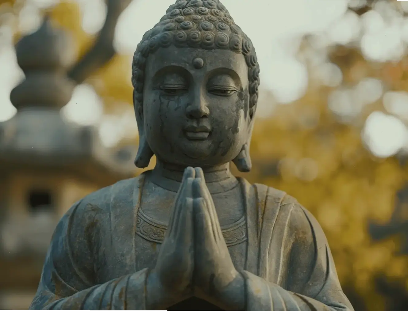 Phật Thích Ca rực rỡ trong ánh sáng, soi đường dẫn đến giác ngộ và sự tĩnh lặng nội tâm.