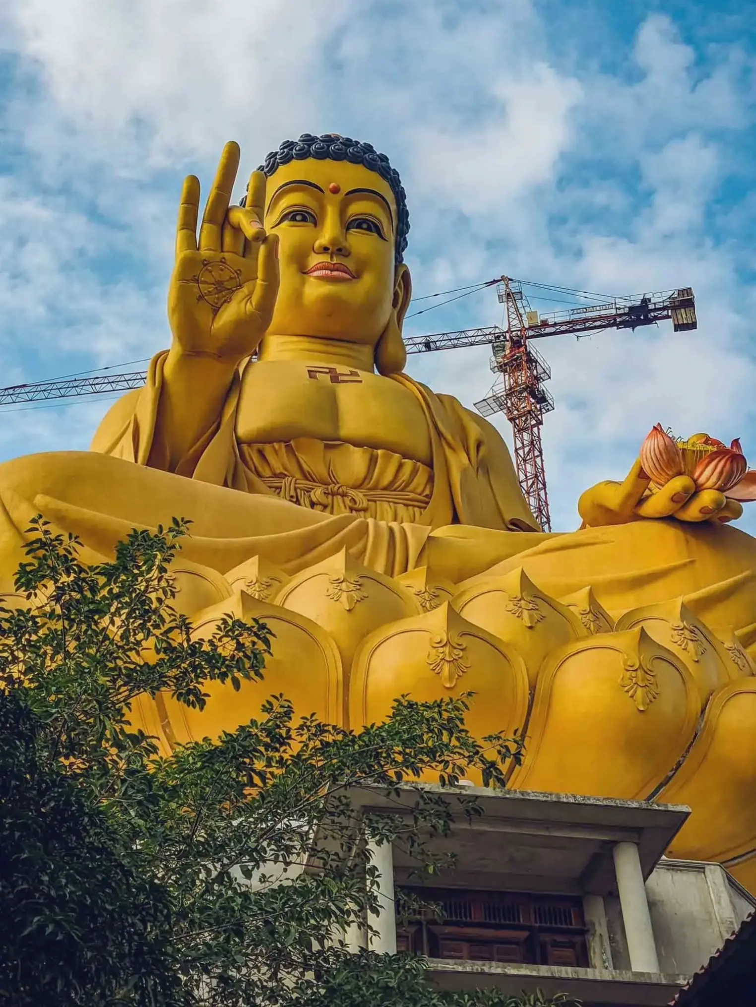Phật vàng tâm linh mạnh mẽ, hỗ trợ hành trình tu tập, mang lại sự giác ngộ và bình an bền vững cho tâm hồn.