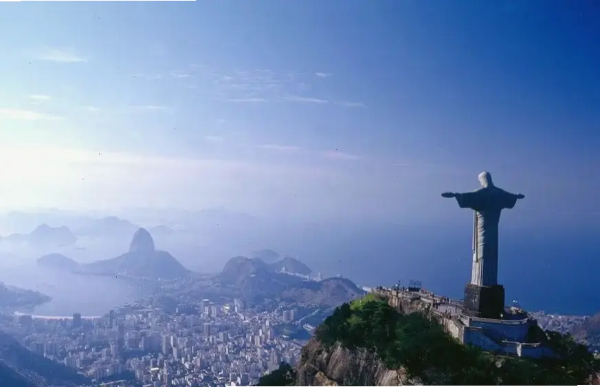 Rio tối giản tinh tế, thiết kế đơn giản nhấn mạnh vẻ đẹp cốt lõi của thành phố Brazil hiện đại.